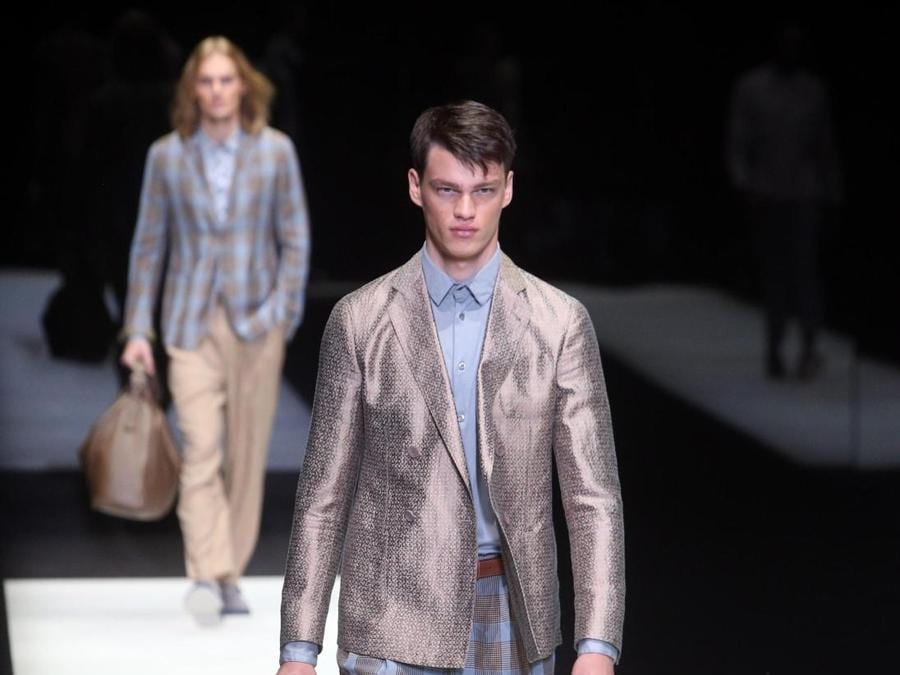 Sfilata della collezione di Giorgio Armani. (ANSA / MATTEO BAZZI)