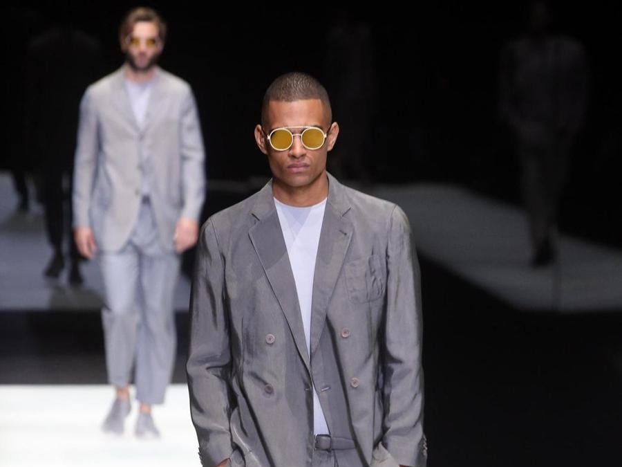 Sfilata della collezione di Giorgio Armani. (ANSA / MATTEO BAZZI)