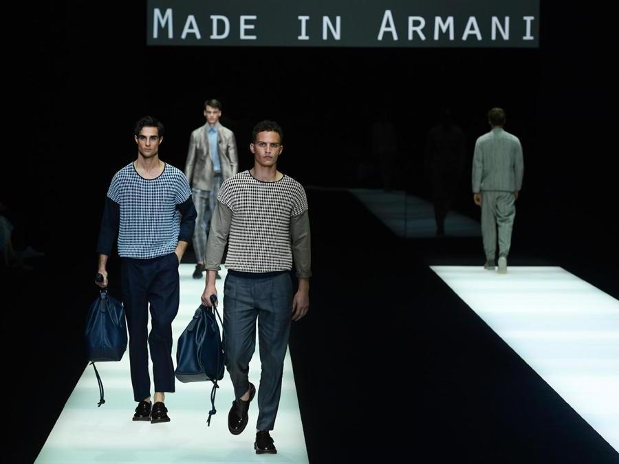 Sfilata della collezione di Giorgio Armani. (AFP PHOTO / Miguel MEDINA)
