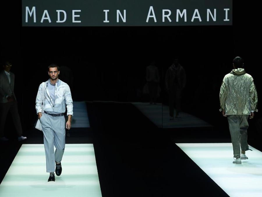 Sfilata della collezione di Giorgio Armani. (AFP PHOTO / Miguel MEDINA)