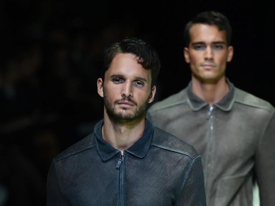 Sfilata della collezione di Giorgio Armani. (AFP PHOTO / Miguel MEDINA)
