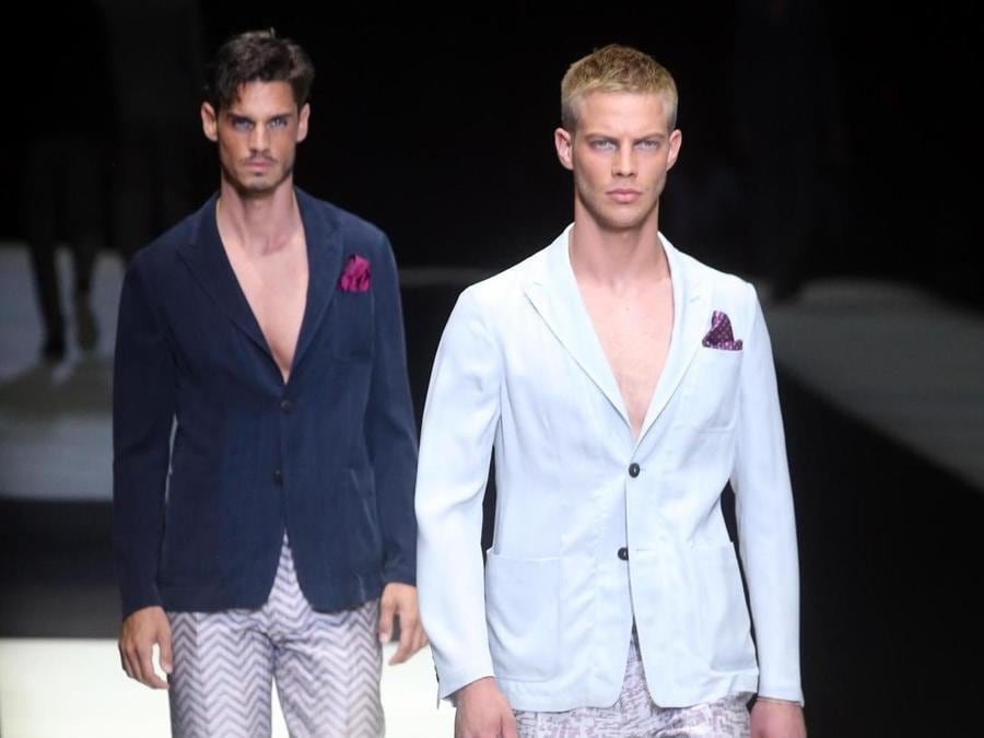 Sfilata della collezione di Giorgio Armani. (AFP PHOTO / Miguel MEDINA)