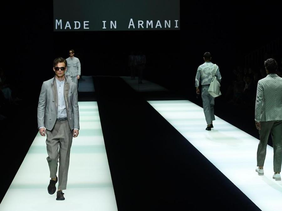 Sfilata della collezione di Giorgio Armani. (AFP PHOTO / Miguel MEDINA)