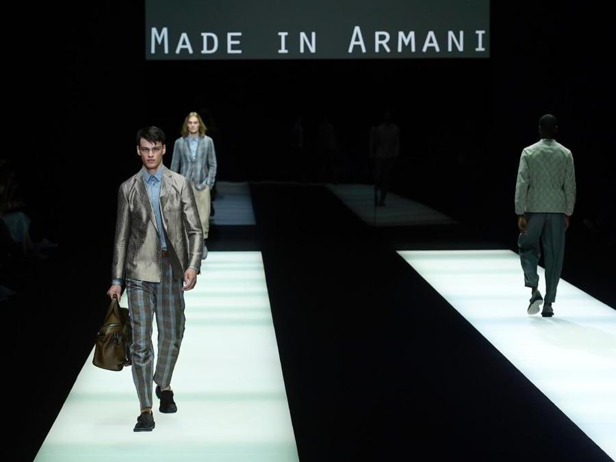 Sfilata della collezione di Giorgio Armani. (AFP PHOTO / Miguel MEDINA)