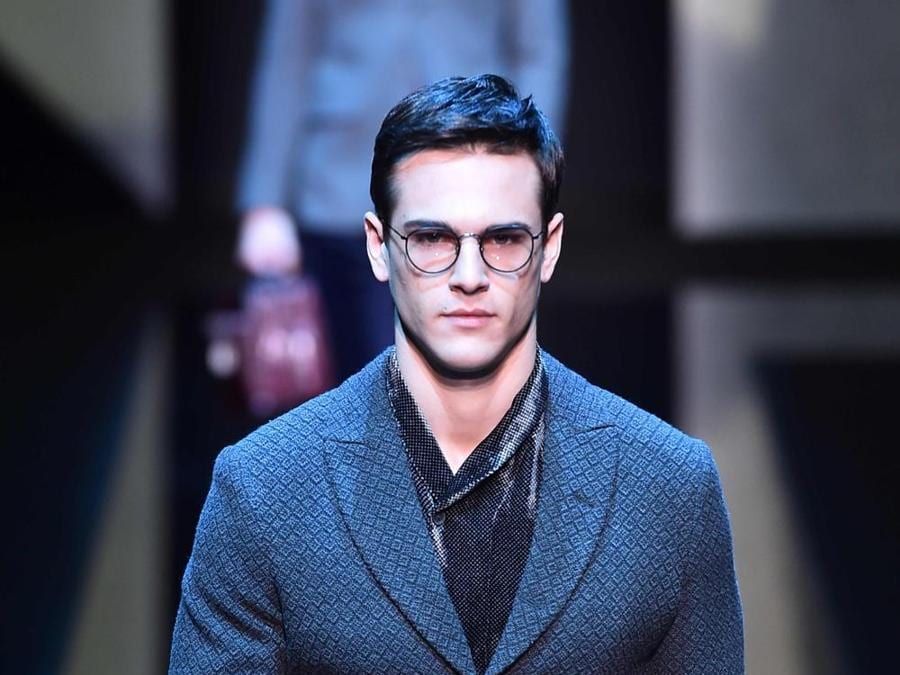 La sfilata di  Giorgio Armani. (AFP PHOTO / GIUSEPPE CACACE)