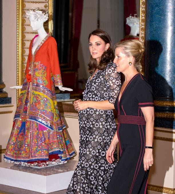 Kate con Sophie, contessa di Wessex. Le due altezze reali hanno indossato abiti “made in Uk” per l'occasione: Kate una creazione Erdem, Sophie un abito Burberry