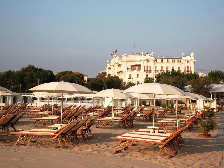 Mare Sogni Divi Il Grand Hotel Di Rimini Compie 110 Anni