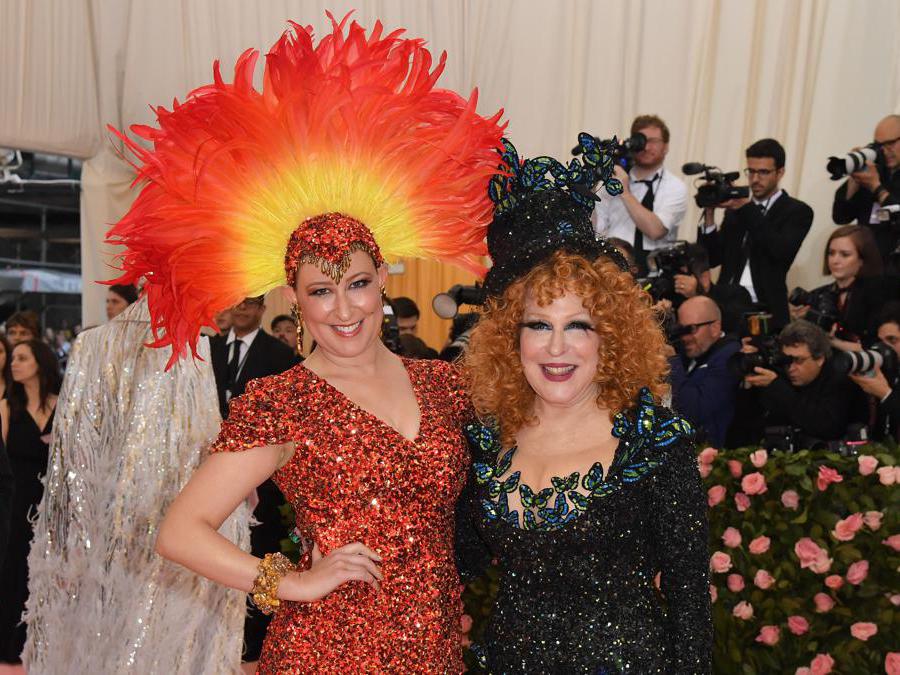 Sophie Von Haselberg e Bette Midler (Photo by ANGELA WEISS / AFP)