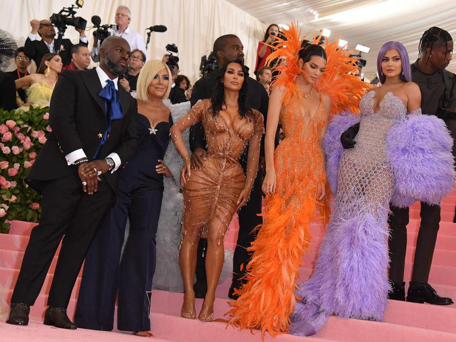 Corey Gamble, Kris Jenner, Kanye West, Kim Kardashian West, Kendall Jenner, Kylie Jenner e Travis Scott (Photo by ANGELA WEISS / AFP)
