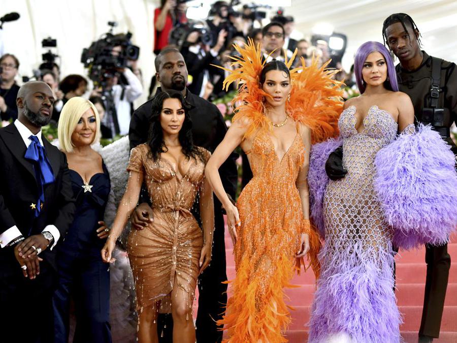 Corey Gamble, e , Kris Jenner, Kim Kardashian, Kendall Jenner, Kylie Jenner e Travis Scott a(Photo by Charles Sykes/Invision/AP)