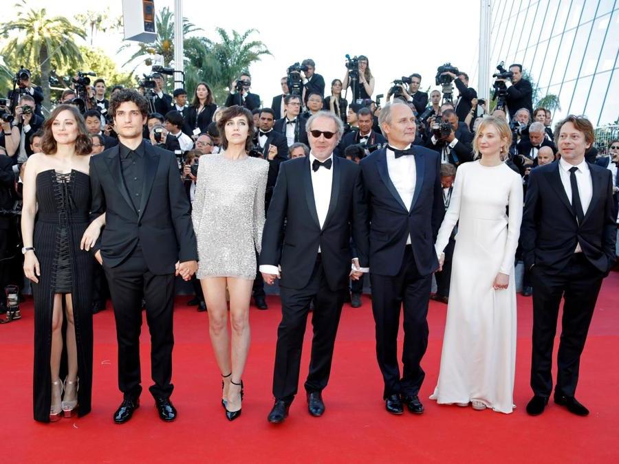 Arnaud Desplech, Mathieu Amalric, Louis Garrel, Marion Cotillard, Charlotte Gainsbourg, Alba Rohrwacher e Hippolyte Girardot. (REUTERS/Eric Gaillard)