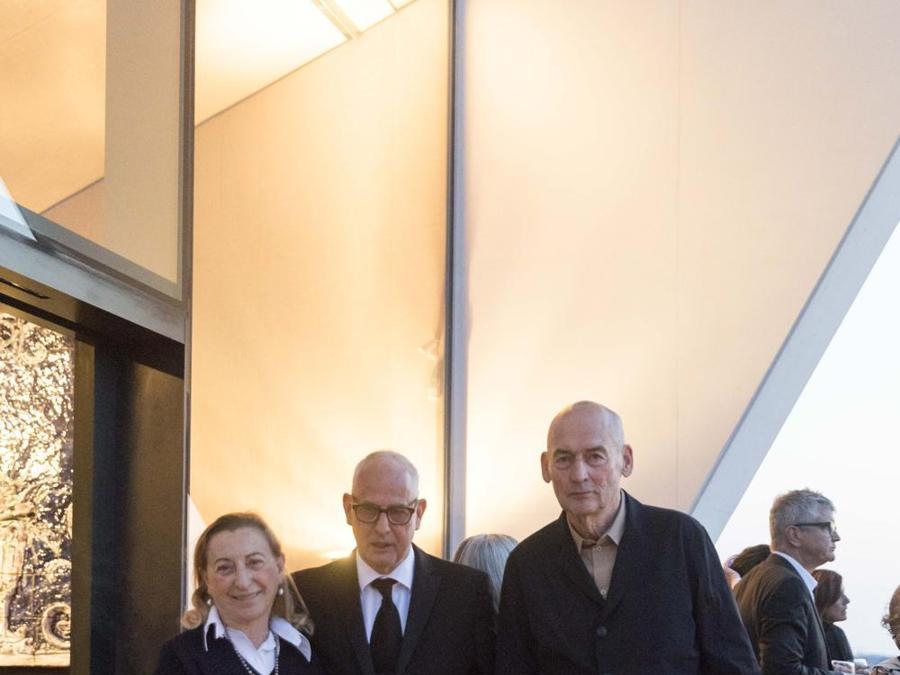 Miuccia Prada con Luc Tuymans e Rem Koolhaas