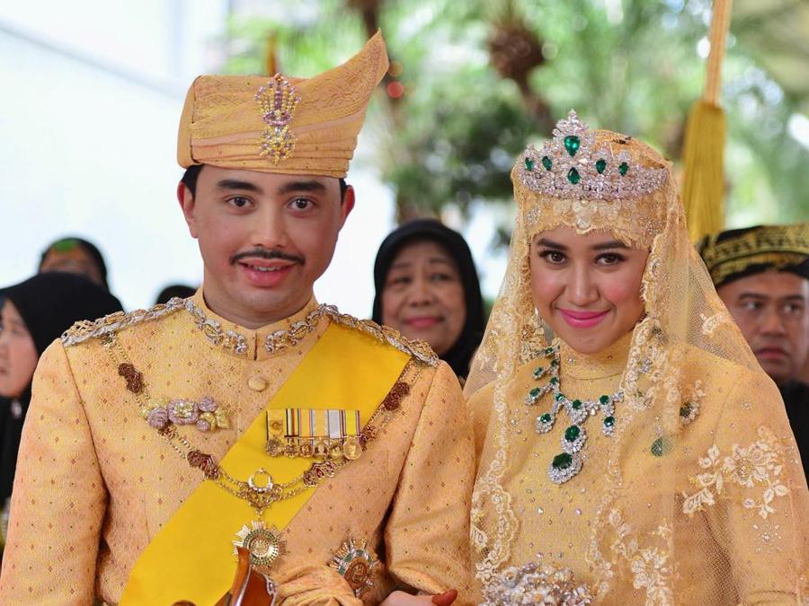 Nel 2015 il principe del Brunei Abdul Malik ha sposato Dayangku Raabi'atul 'Adawiyyah Pengiran Haji Bolkiah in una cerimonia sfarzosissima 