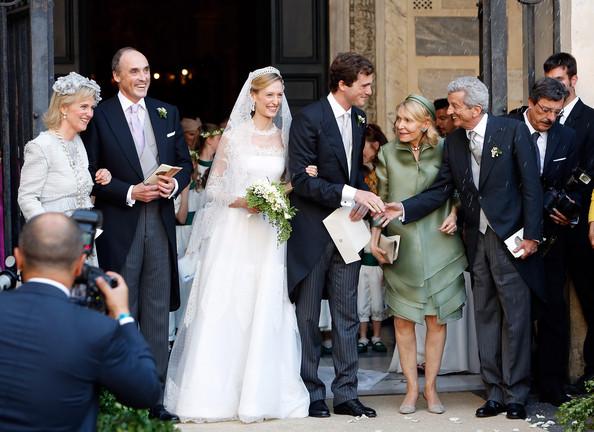 A Roma, nella chiesa di Santa Maria in Trastevere, nel 2014 il principe Amedeo del Belgio ha sposato la giornalista Elisabetta Rosboch, che per l'occasione ha indossato un abito di Valentino 