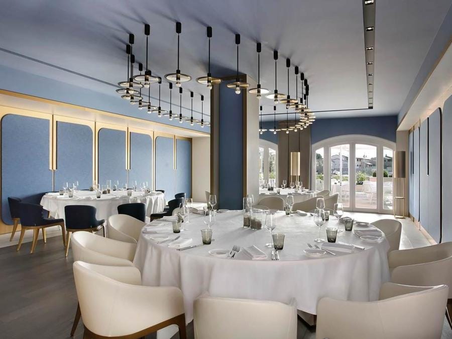 La sala del ristorante dove si serve un duplice menu: quello gastronomico e quello dietetico legato al programma della medical spa dell'hotelm diretta dalla dottoressa Carmen Salvatore