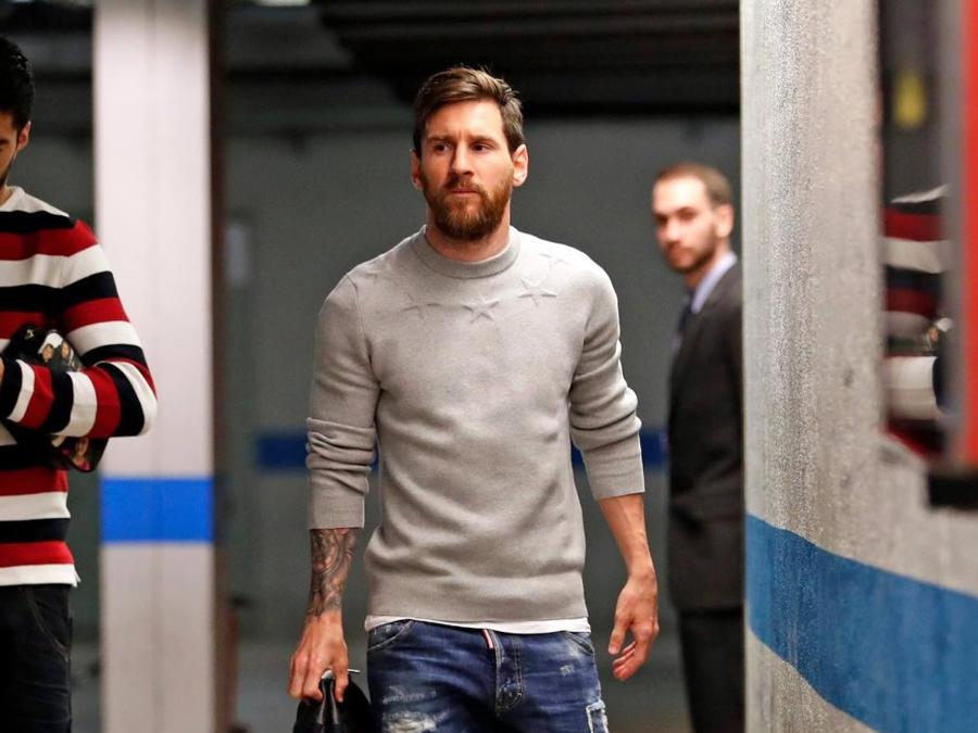 Lionel Messi, trentun anni, capitano del Barcelona e della nazionale argentina, ha vinto per cinque volte il Pallone d'Oro. Ha tre figli ed è ambasciatore Unicef.