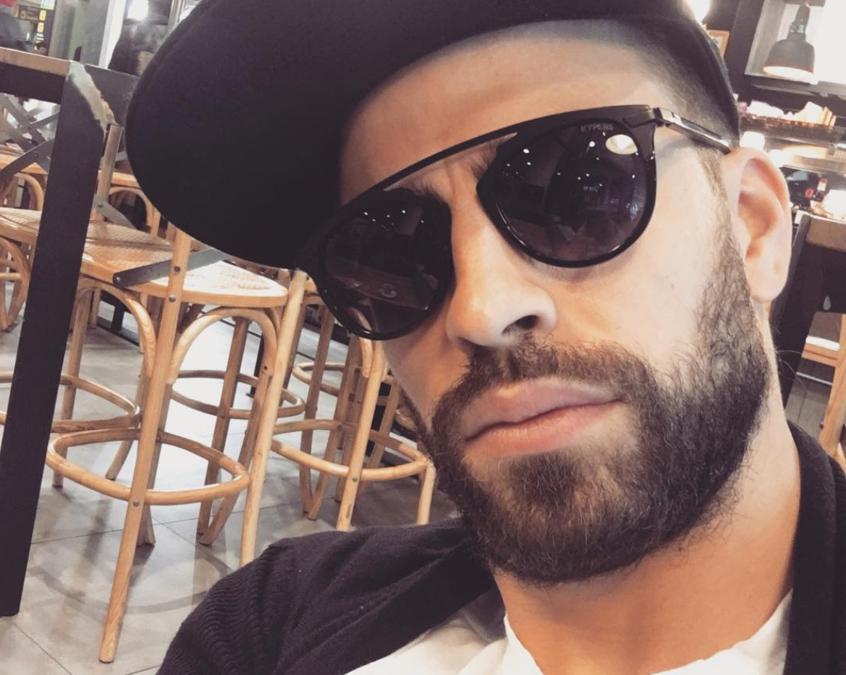 Gerard Piqué. Difensore del Barcellona, ha vinto il campionato del mondo e gli Europei con la Spagna, rispettivamente nel 2010 e nel 2012. Proprio complice la Coppa del Mondo che si è svolta in Sudafrica otto anni fa, sul set del video musicale “Waka Waka”, inno della competizione, ha conosciuto la cantante Shakira, con cui ha due bambini.