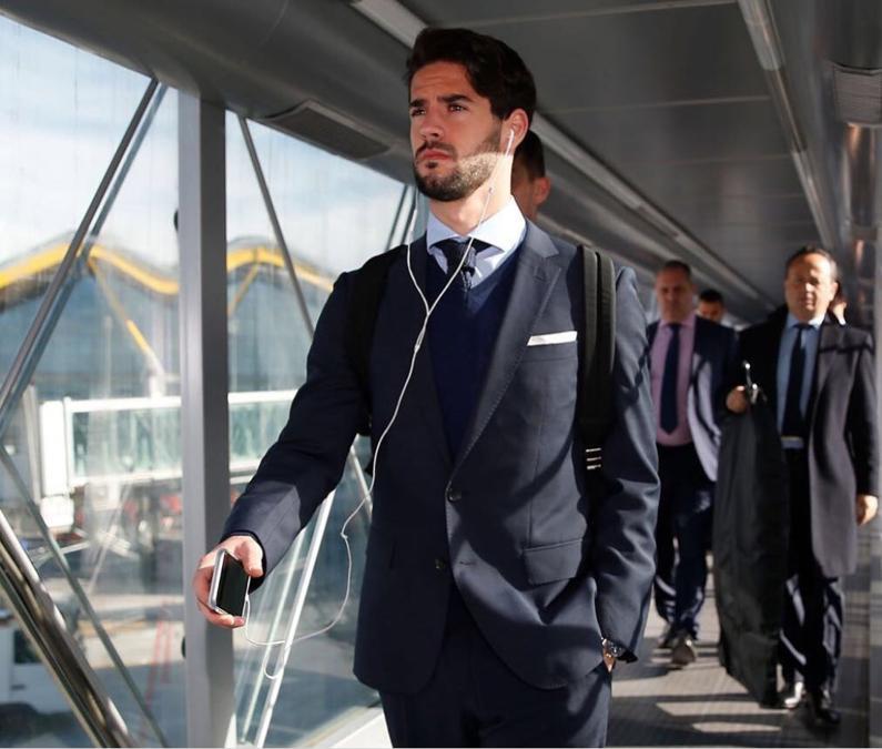 Isco. Francisco Román Alarcón Suárez, per i tifosi del Real Madrid e della nazionale spagnola è semplicemente Isco. Nato nel 1992, è considerato non solo uno dei giocatori di maggior talento a centrocampo, ma anche una fonte di ispirazione in termini di stile e tagli di capelli. Nel 2006 è stato scelto come ambassador del marchio Hugo Boss. 