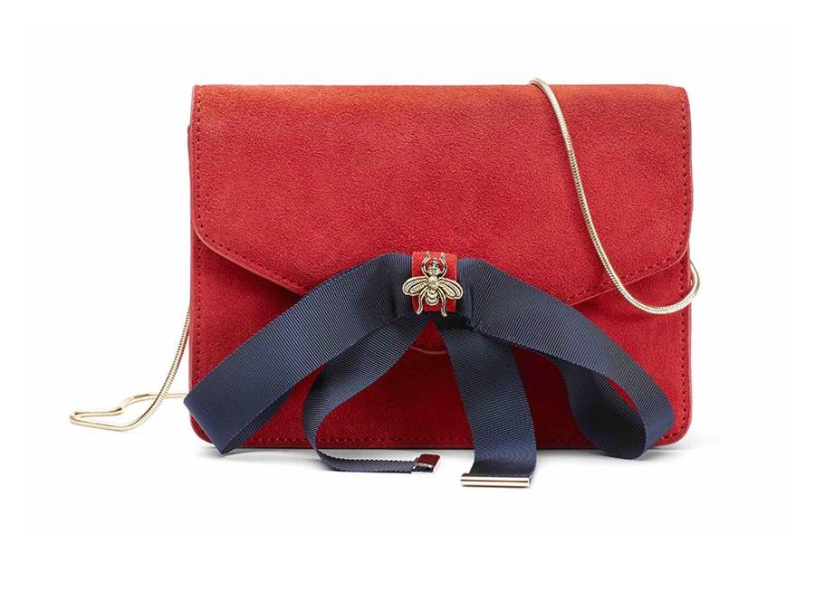 Mango, borsa a tracolla personalizzata da fiocco a contrasto e ape gioello