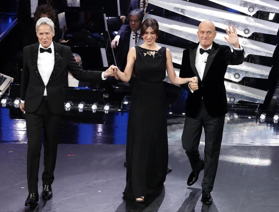 Claudio Baglioni in Ermanno Scervino, Virginia Raffaele e Claudio Bisio. (Ansa / Riccardo Antimiani)