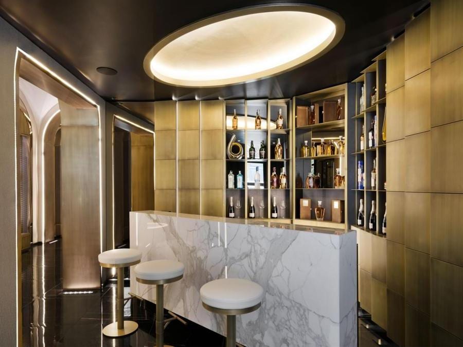 Piano terra, bar