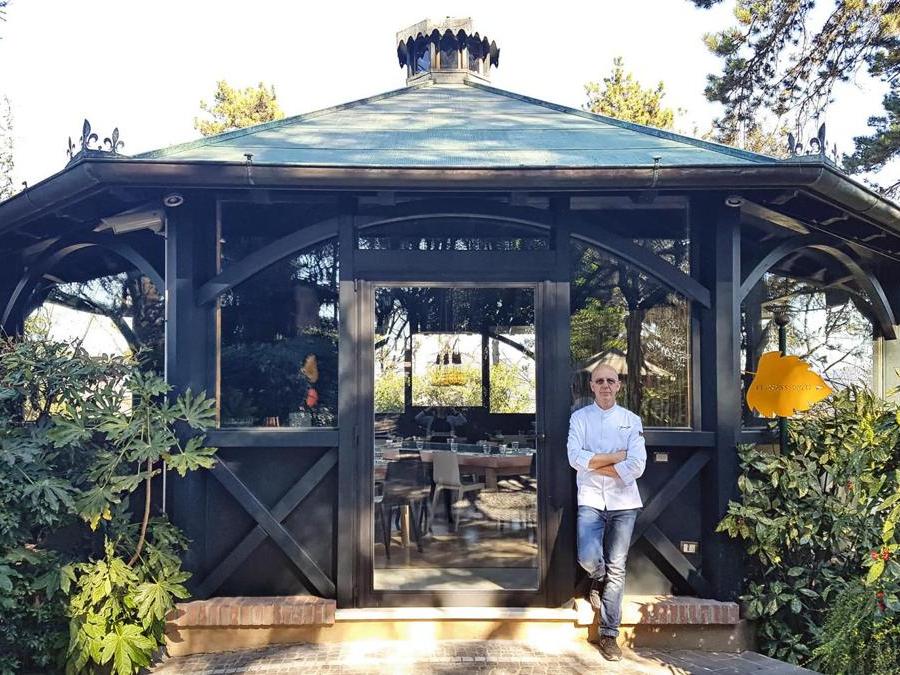 L'Albereta. Nel marzo 2017, nel parco de L'Albereta è stato inaugurato il chiosco La Filiale, dove si mangia la pizza del pizzaiolo dell'anno Franco Pepe che usa farine prodotte in Franciacorta.