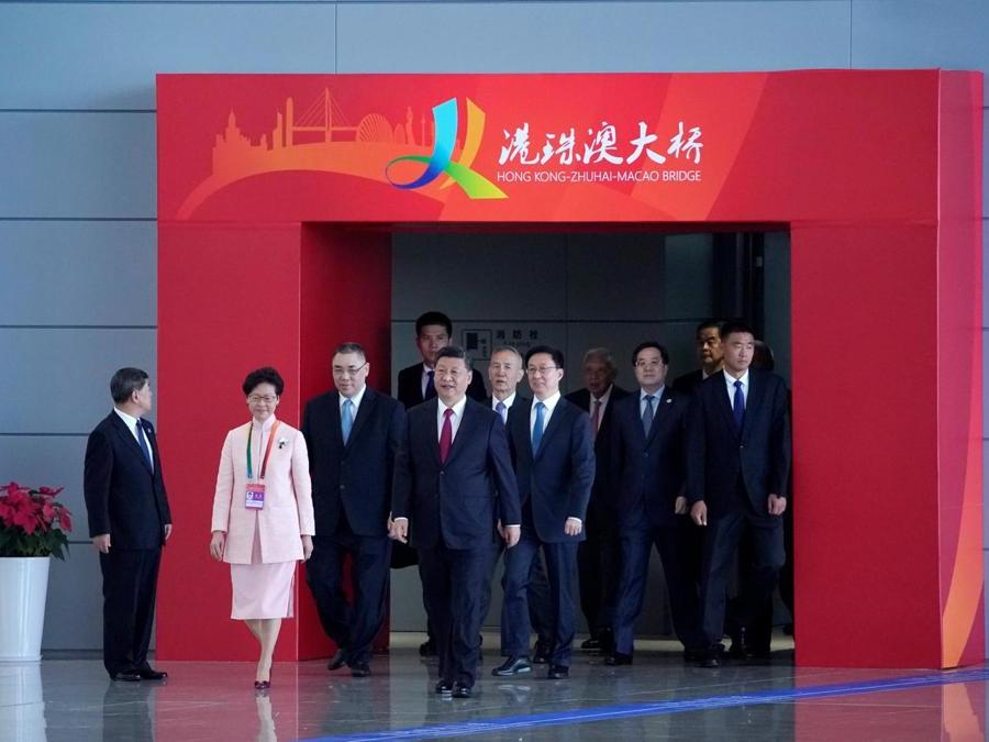 Il Presidente cinese Xi Jinping alla cerimonia d’inaugurazione del ponte Hong Kong-Zhuhai-Macao (REUTERS/Aly Song)