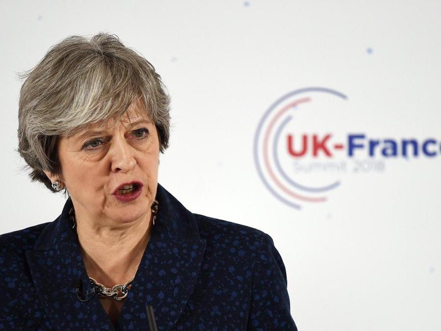 Il primo ministro britannico Theresa May sarà tra i partecipanti del WEF 2018 di Davos (EPA/ANDY RAIN)