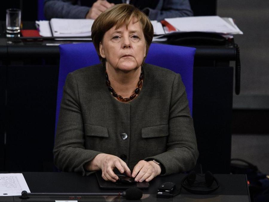 La cancelliera tedesca Angela Merkel sarà tra i partecipanti del WEF 2018 di Davos  (EPA/CLEMENS BILAN)