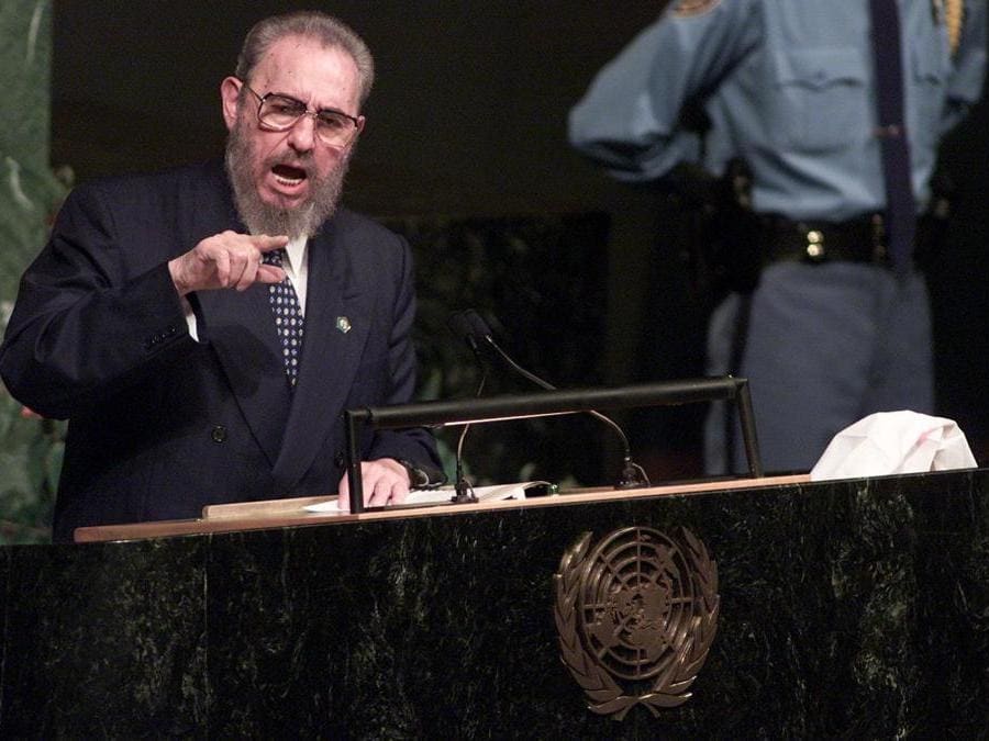 Il Presidente cubano  Fidel Castro of Cuba parla alle Nazioi Unite nel settembre del 2000 (Jeff Christensen/Reuters)