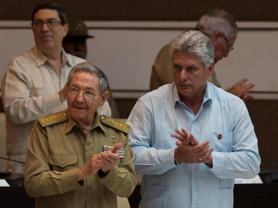 Il presidente cubano  Raul Castro e il vicepresidente   Miguel Diaz-Canel (Francisco/Reuters)