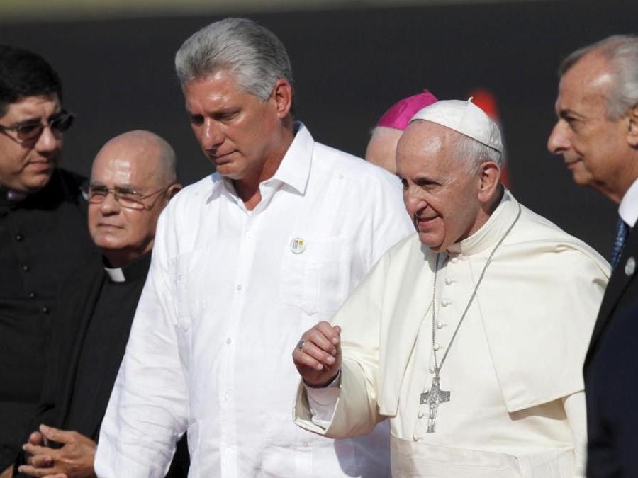 Papa Francesco e il vicepresidente cubano Miguel Diaz-Canel   (ndres Martinez Casares /REUTERS)