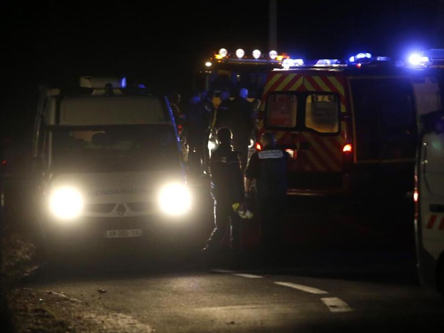 Francia, scontro tra treno e scuolabus: diversi bambini morti - Il Sole ...