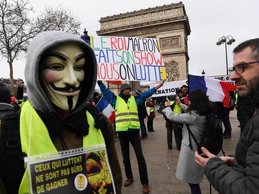 Parigi. Al centro, l’attivista francese Jean-Baptiste Redde, conosciuto anche come Voltuan (Afp)