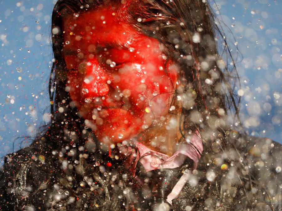 Il Festival dei colori, in un college a Kathmandu, in Nepal. REUTERS/Navesh Chitrakar