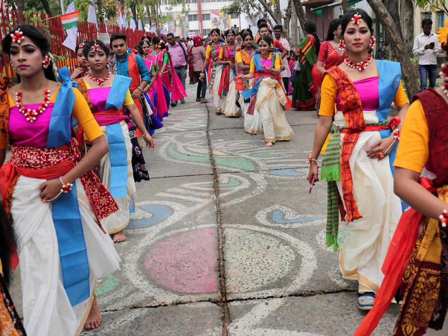 Università  Tagore di Calcutta, nell'India orientale. EPA/PIYAL ADHIKARY 