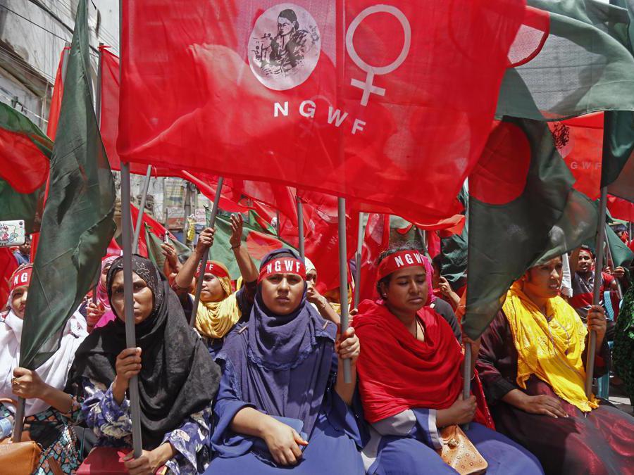 Diversi membri delle organizzazioni dei lavoratori prendono parte a una manifestazione per la Giornata internazionale dei lavoratori a Dhaka, Bangladesh. EPA/MONIRUL ALAM