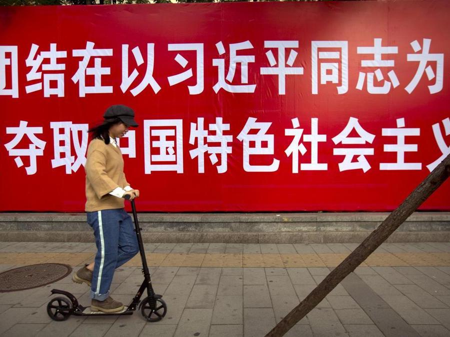 (AP Photo/Mark Schiefelbein)