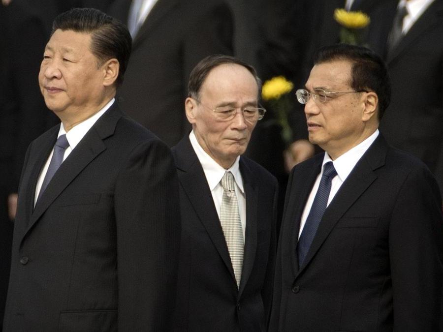 A sinistra il Presidente  Xi Jinping (AP Photo/Mark Schiefelbein, File)