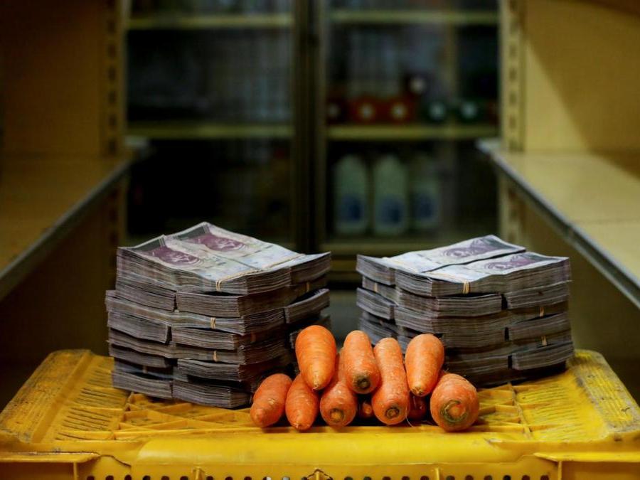 Caracas, un chilo di carote a circa  3.000.000 di bolivar (Reuters)