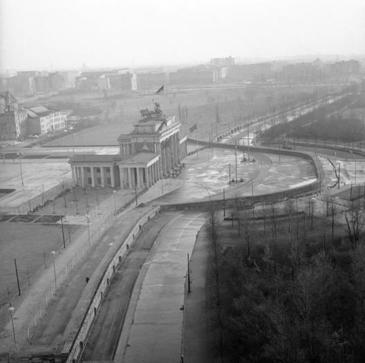 29 anni fa cadeva il muro di Berlino