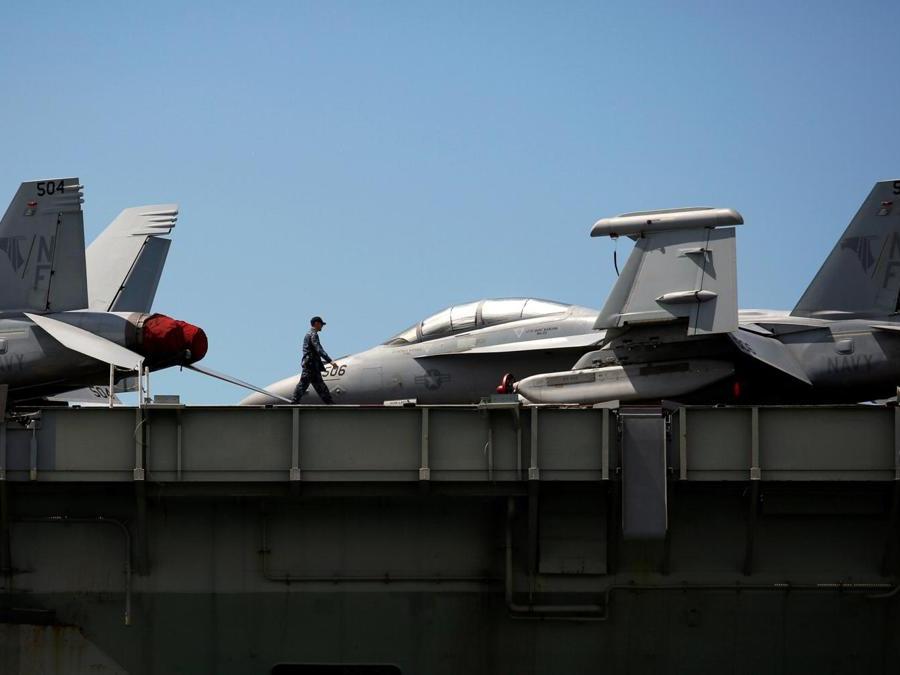 La portaerei Ronald Reagan. (REUTERS/Bobby Yip)
