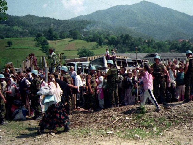 La strage di Srebrenica (11 luglio 1995): in dieci giorni vengono uccisi 8mila civili