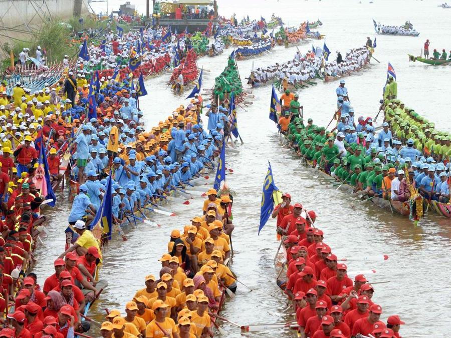 (AFP PHOTO / TANG CHHIN SOTHY)