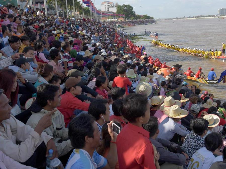 (AFP PHOTO / TANG CHHIN SOTHY)