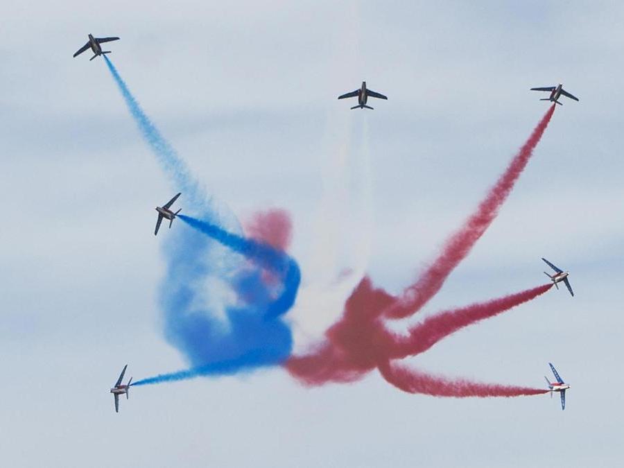 FRANCIA. La Patrouille de France (Paf). La pattuglia acrobatica ufficiale de l'Armée de l'air, dell'aeronautica militare francese. Nata nel 1931, è la più antica del mondo. (AFP)