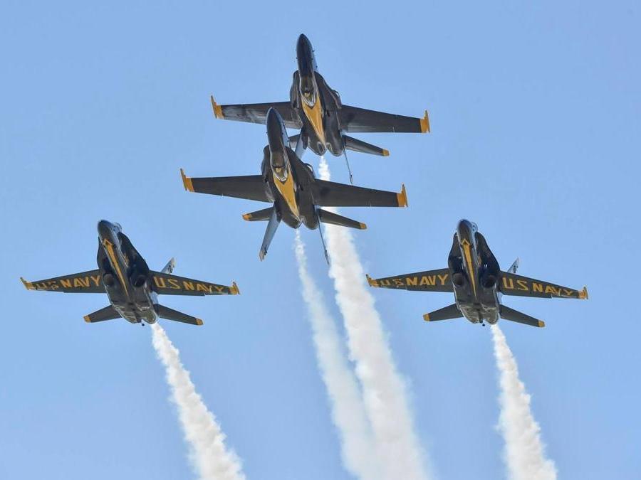 STATI UNITI. The Blues Angels. La squadra acrobatica della Marina militare. La seconda pattuglia più antica  del mondo dopo la francese Patrouille de France è stata creata nel 1946 dopo la costituzione francese del Patrouille de France. (www.facebook.com/USNavyBlueAngels)