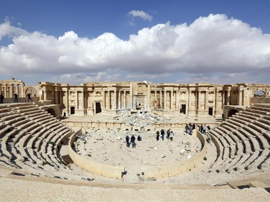 Teatro Romano di Palmyra danneggiato dai bombardamenti. (EPA)