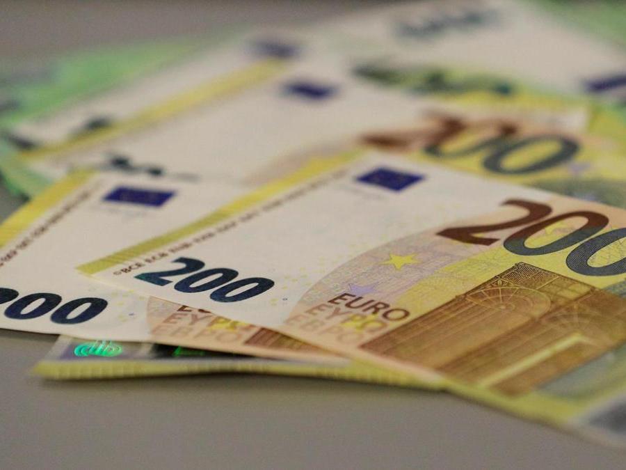 Nuove banconote da €100 e €200: come riconoscere quelle false