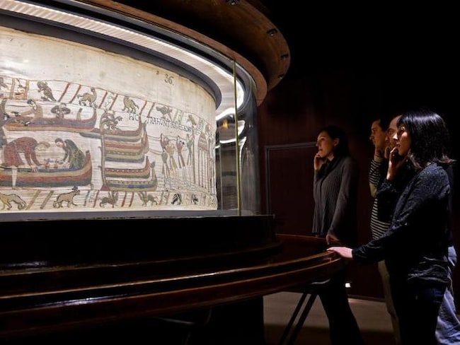Macron da May annuncia prestito arazzo di Bayeux